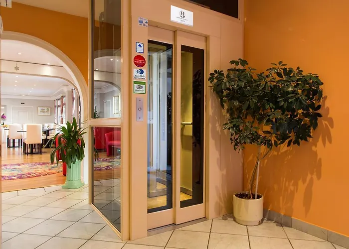 Hotel Le Divona Au Coeur De Divonne-les-Bains