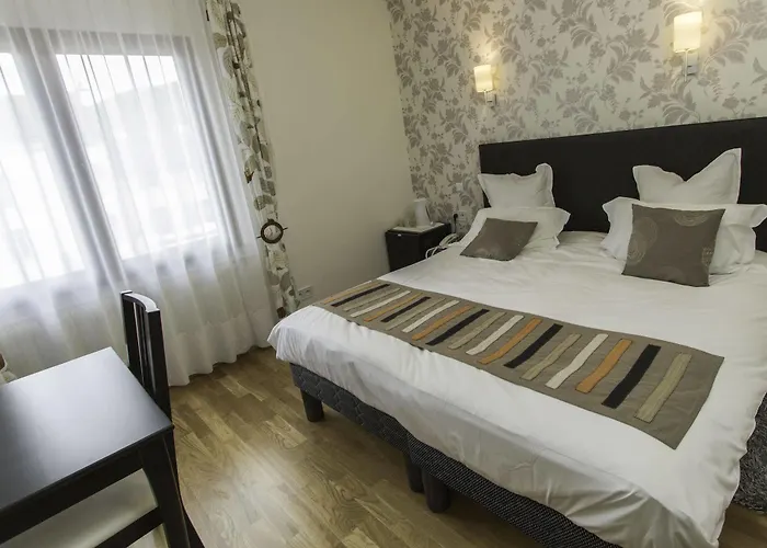 Hotel Le Divona Au Coeur De 3*