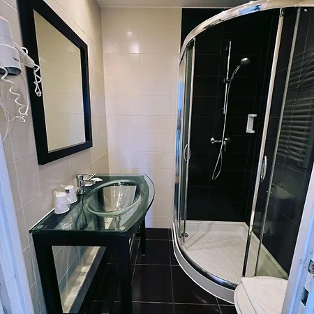 Hotel Le Divona au coeur de Divonne 3*