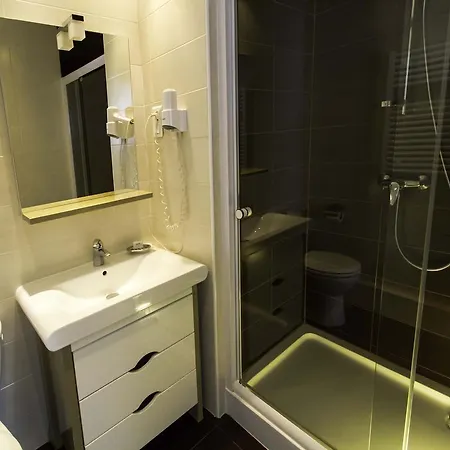 Le Divona Hotel 3*