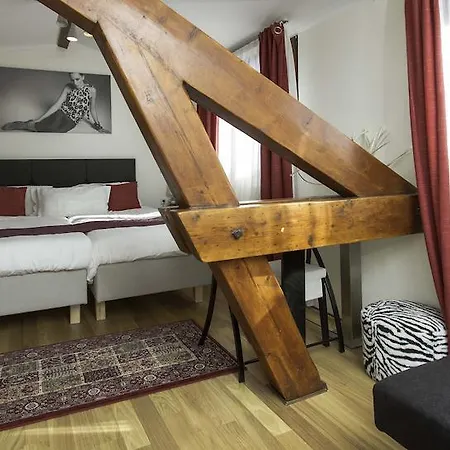 Hotel Le Divona au coeur de Divonne 3*